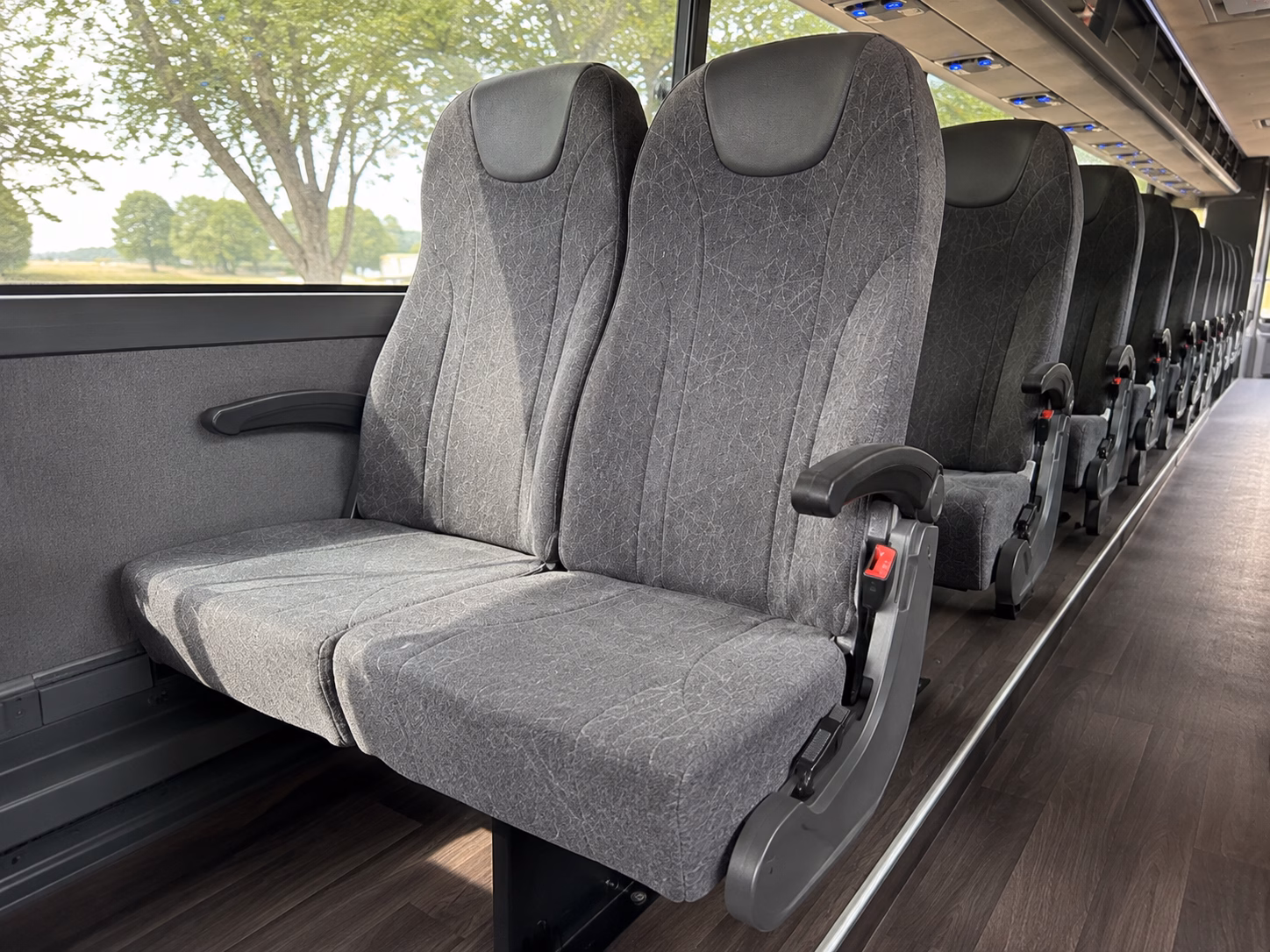 charter buses to schnebly redland s winery from plantation