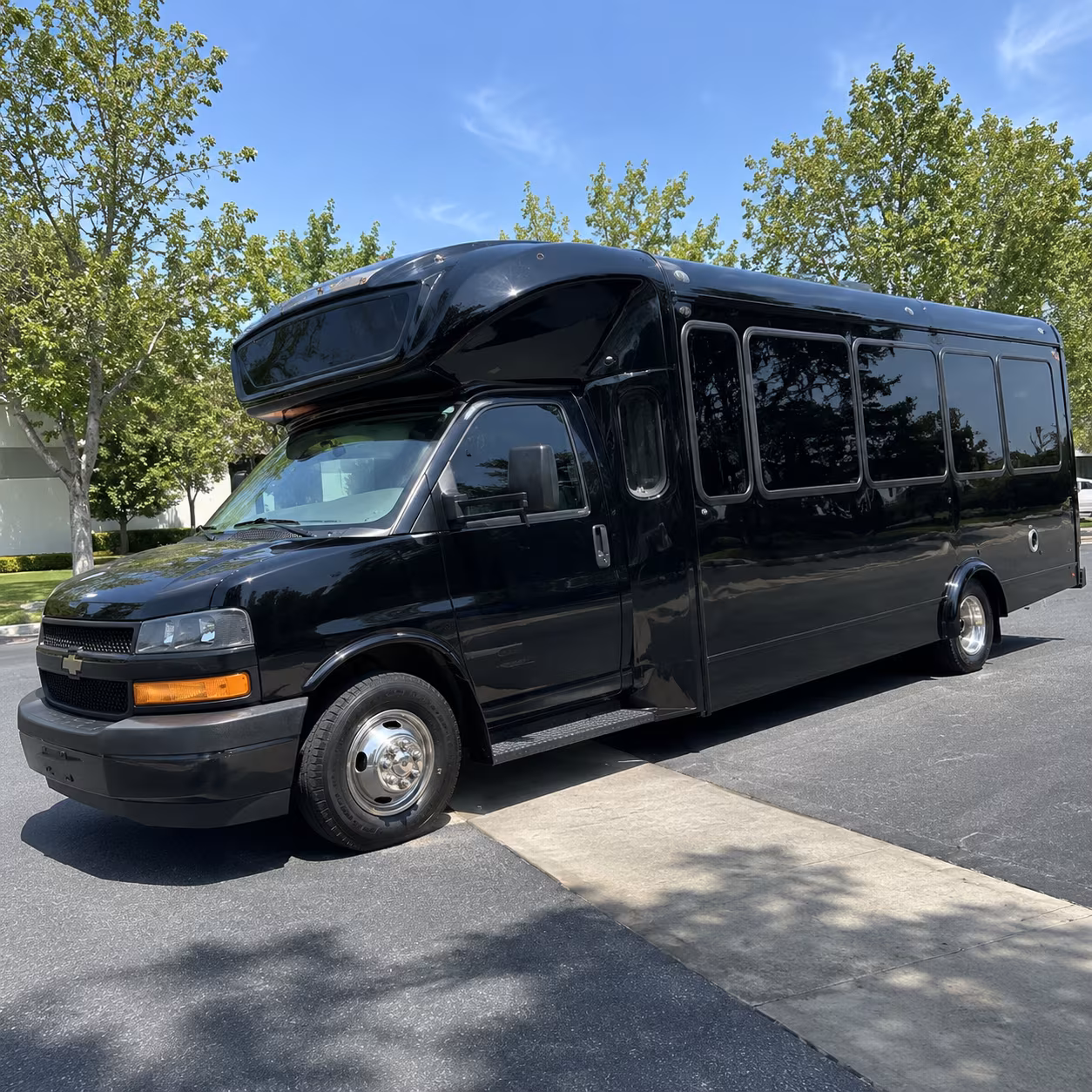 plantation 15 passenger party bus