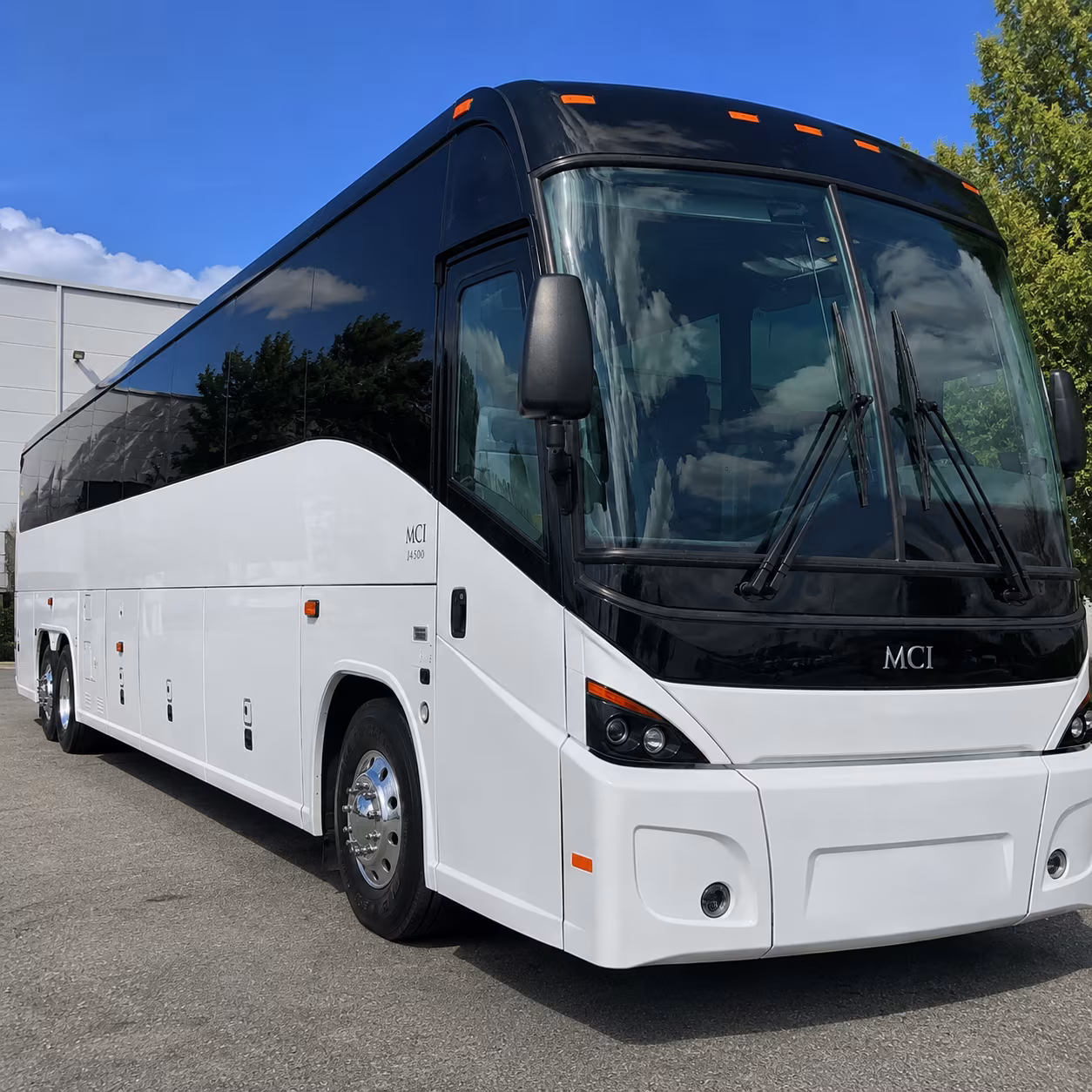 recurring shift shuttles for warehouse and operations groups near plantation